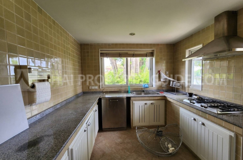 House with Private Pool in Bangnatrad 